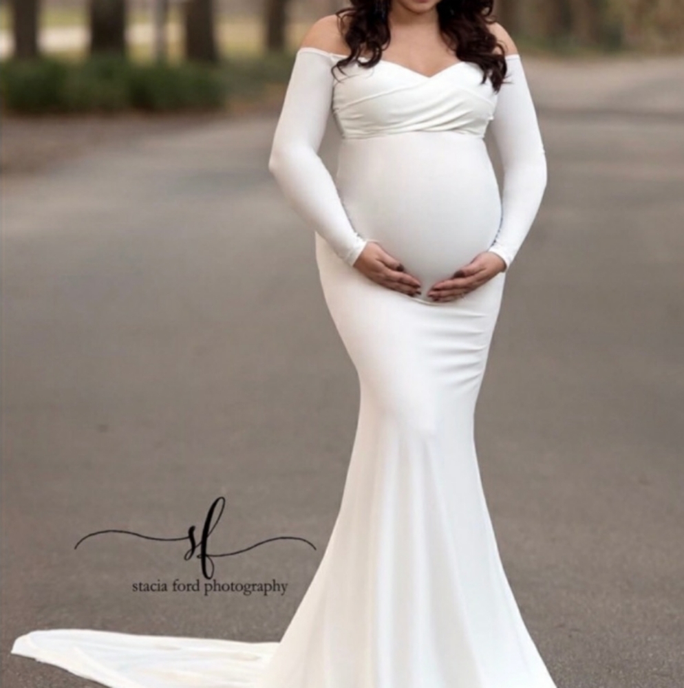 🆕⭐White off shoulder maternity maxi dress